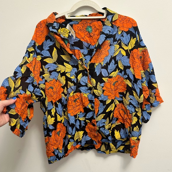 Diane von Furstenberg “Hawaiian” button up collared top - Picture 2 of 5
